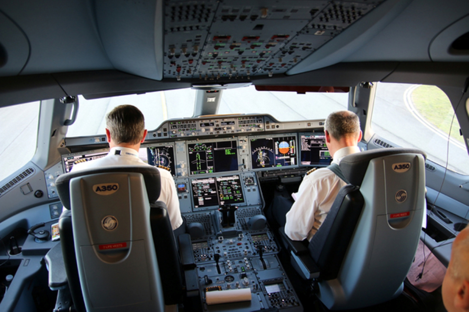 Air France : bagarre dans un cockpit allumage oublié d'un moteur au décollage