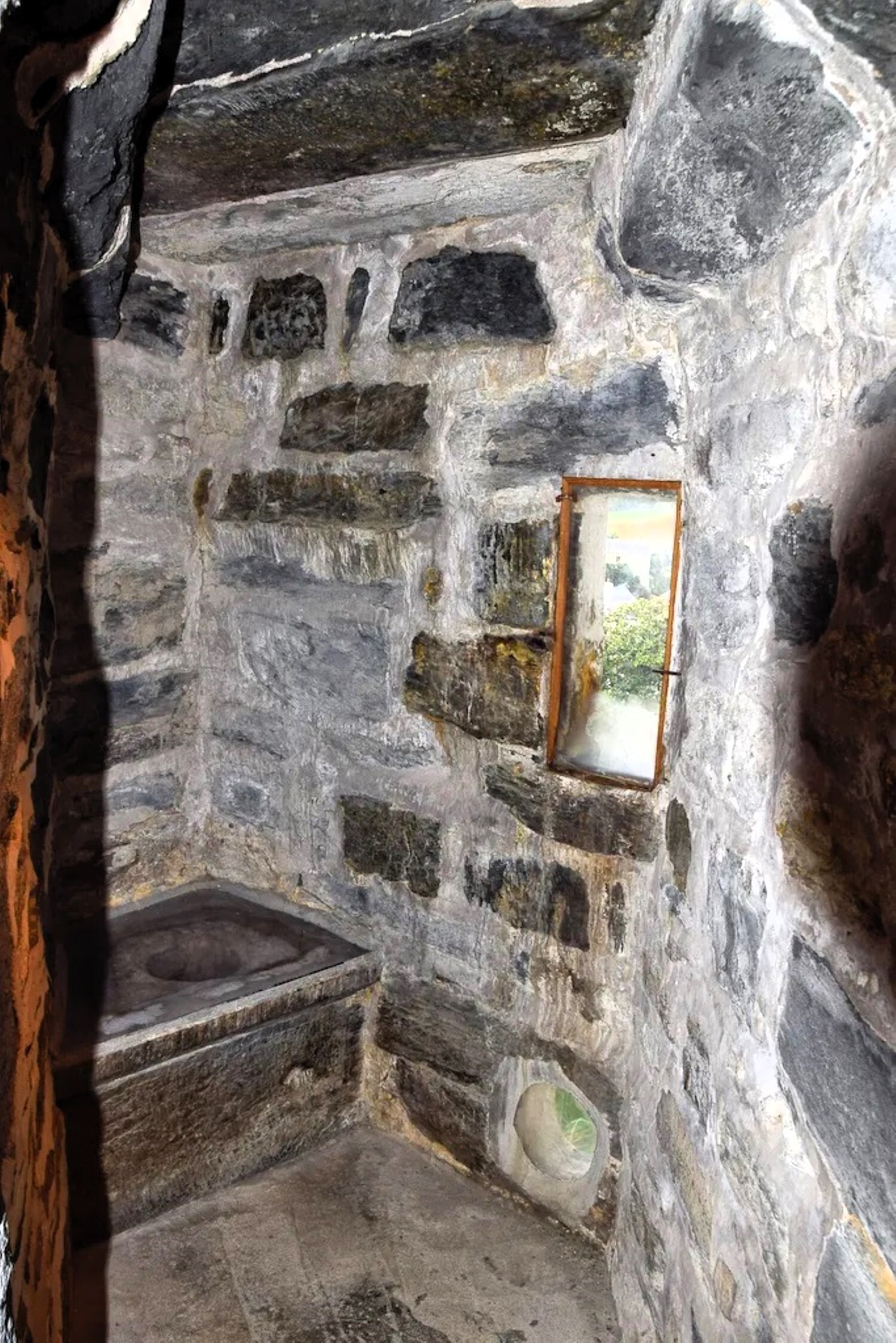 Bruges : une surprenante trouvaille dans des latrines du XVe siècle