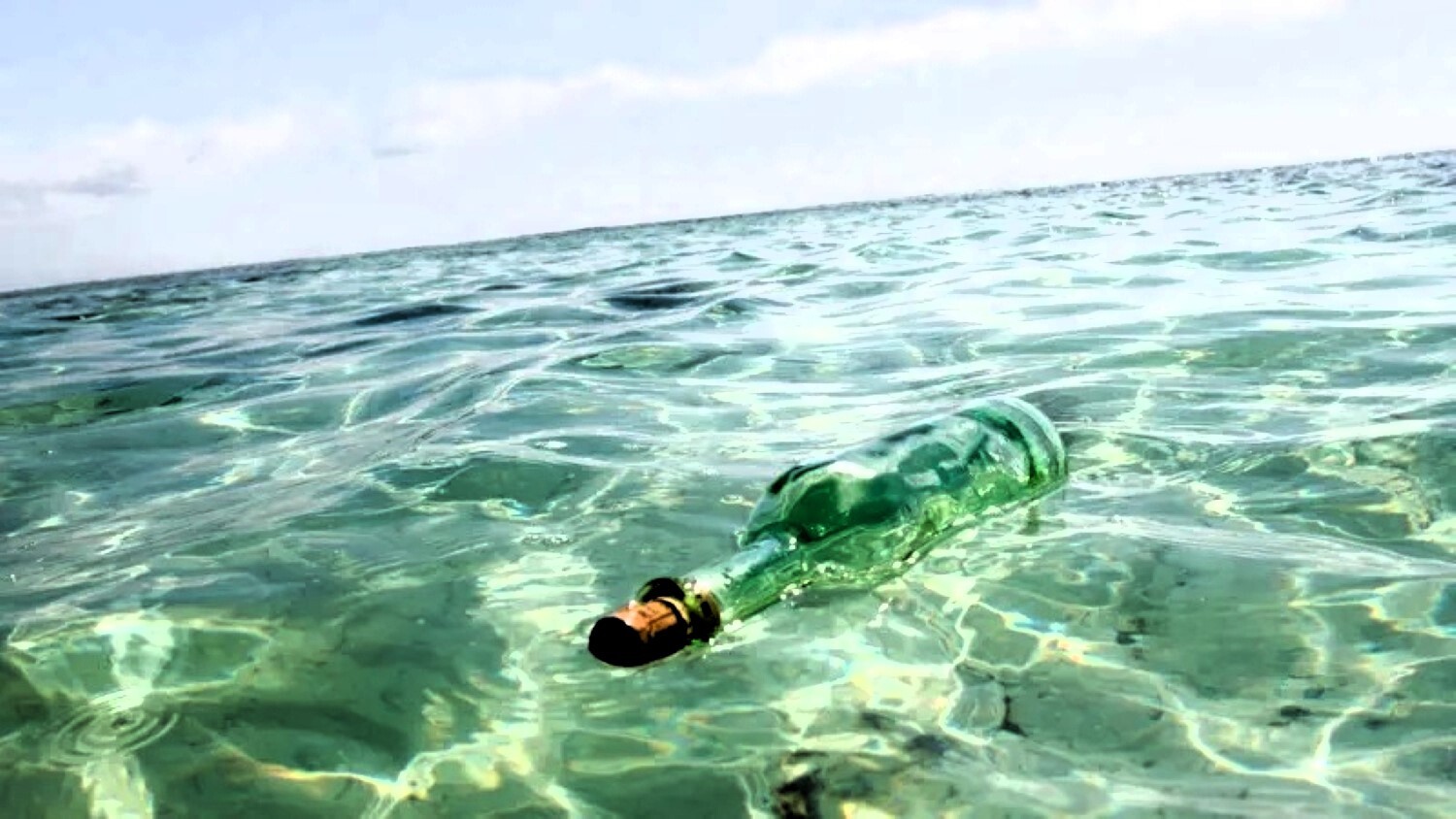 Cinq pêcheurs meurent après avoir bu dans des bouteilles retrouvées en mer