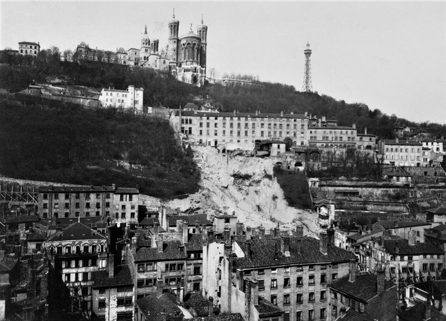Colline de Fourvière à Lyon : un gigantesque glissement de terrain faisait 39 victimes