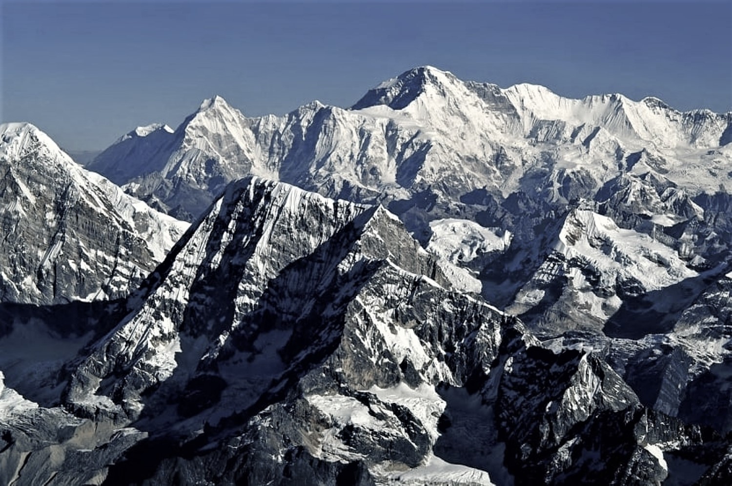 Comment un sommet de l'Himalaya rivalisant avec l'Everest a subitement disparu au Moyen Âge