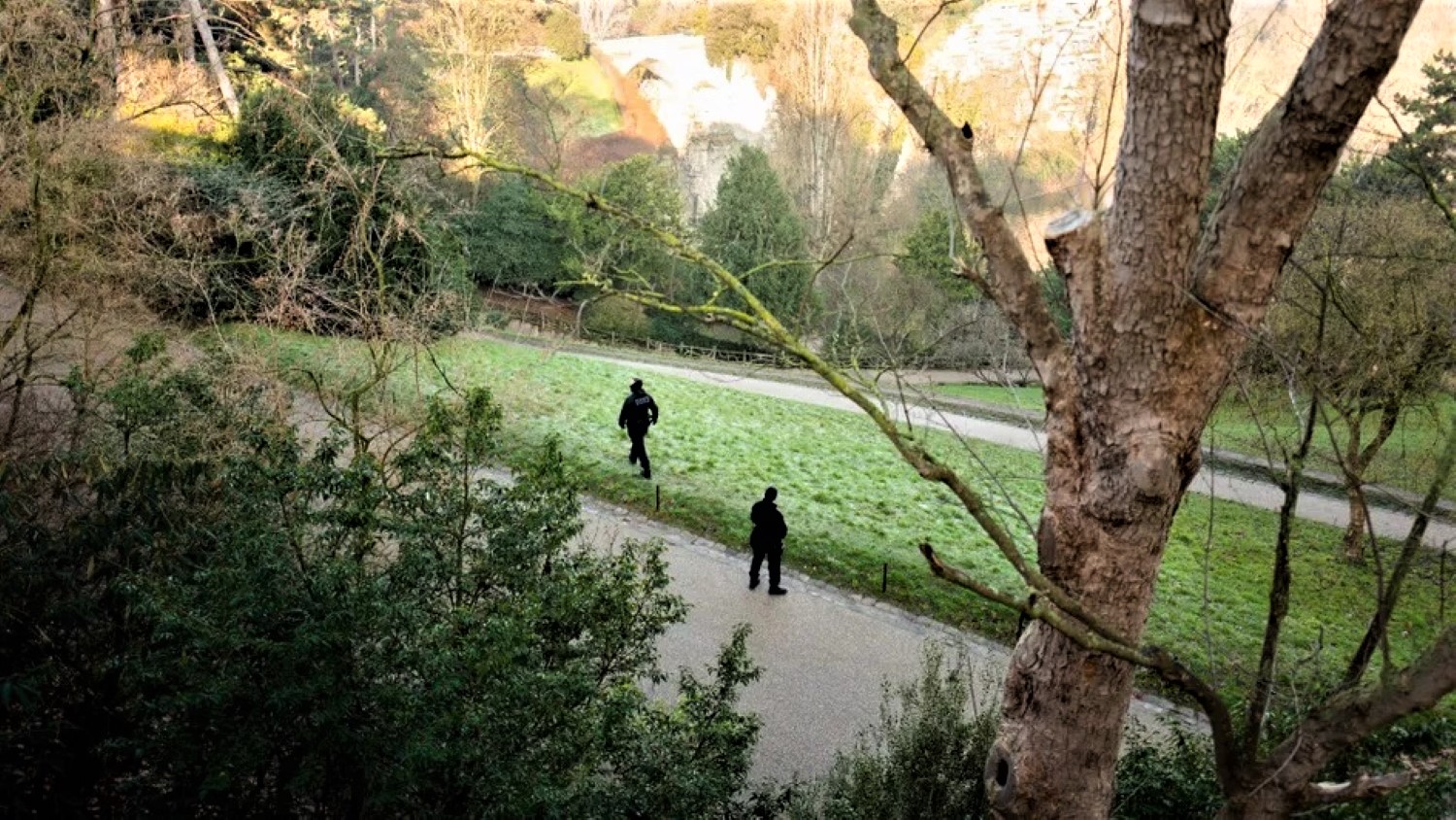 Découverte du corps démembré d'une femme aux Buttes-Chaumont