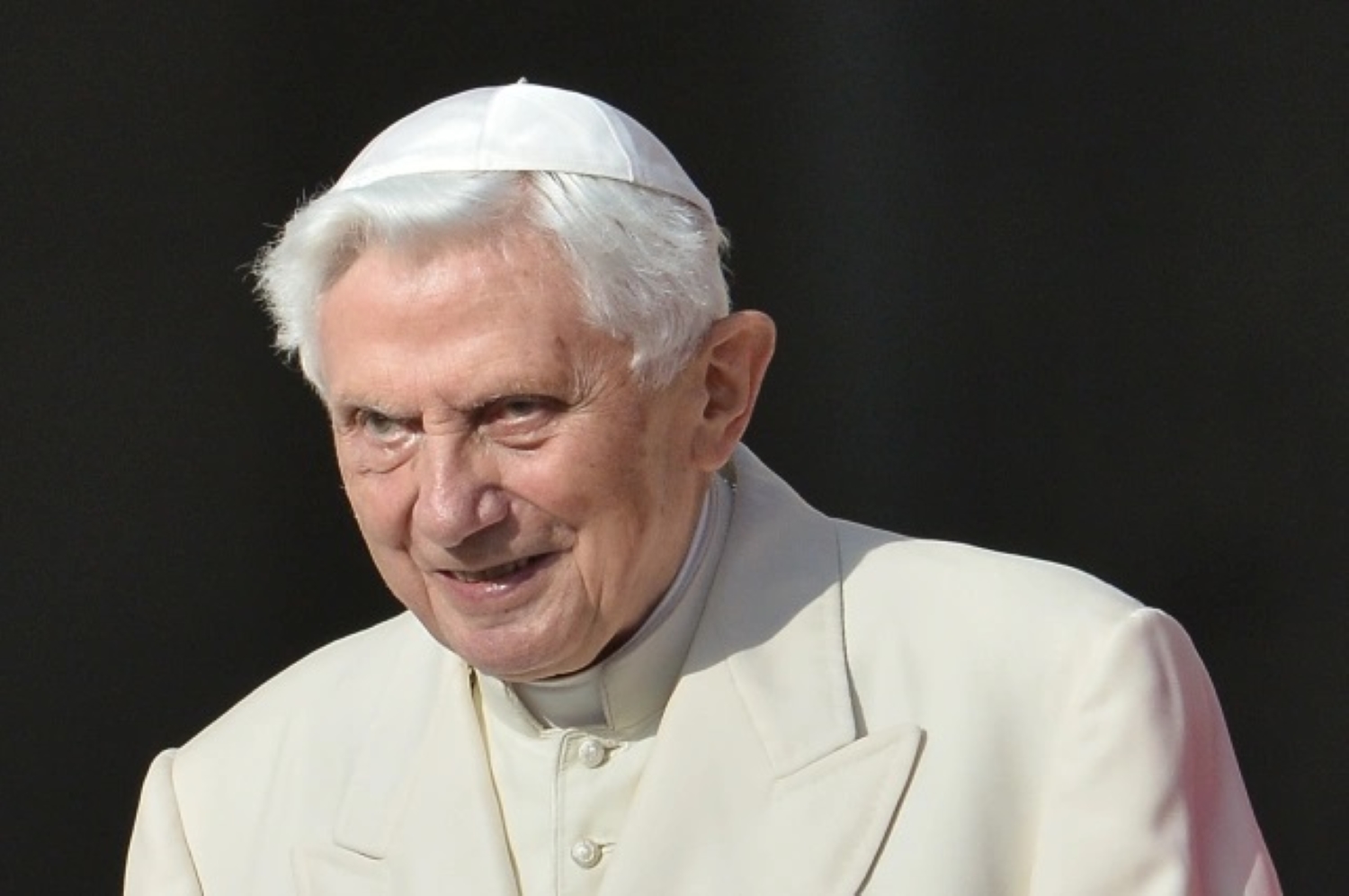 La mort du pape émérite Benoît XVI va-t-elle entraîner la renonciation de François ?