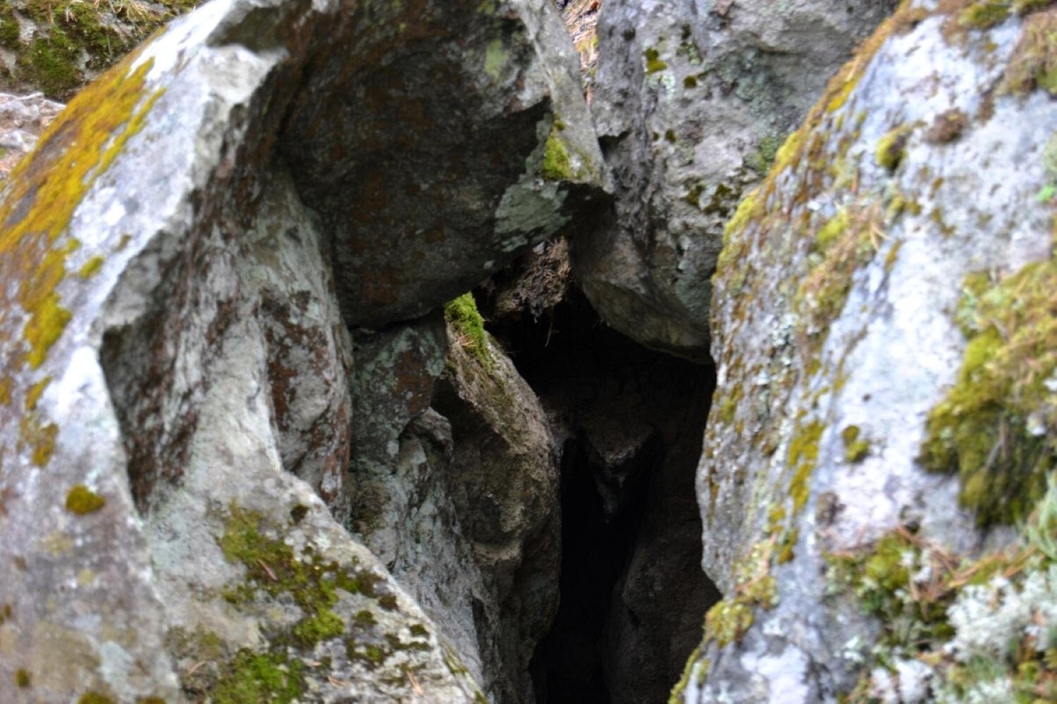 La mystérieuse grotte de Pirunkirkko