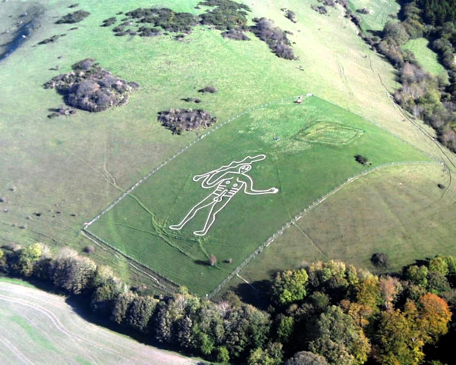Le célèbre géant sculpté sur une colline en Angleterre est démasqué !