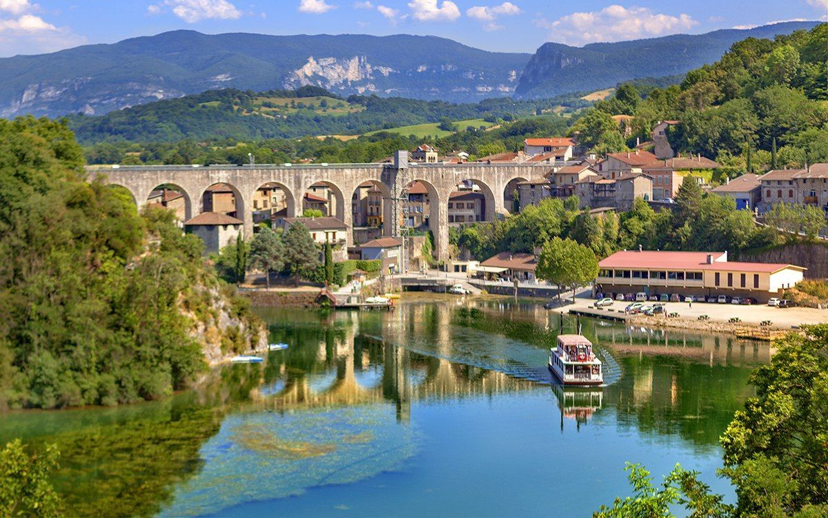 Le Vercors est un massif des Préalpes situé dans le Sud-Est de la France