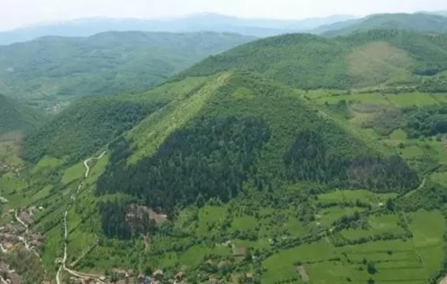 Les pyramides de Bosnie : des structures anciennes cachées sous les collines ?