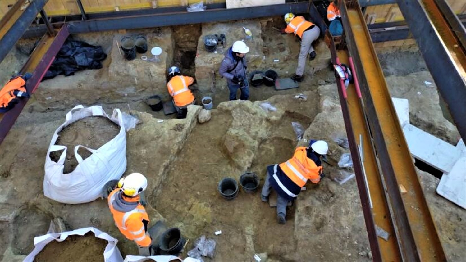 Paris : une vaste nécropole du IIe siècle révélée par des travaux sur le RER B