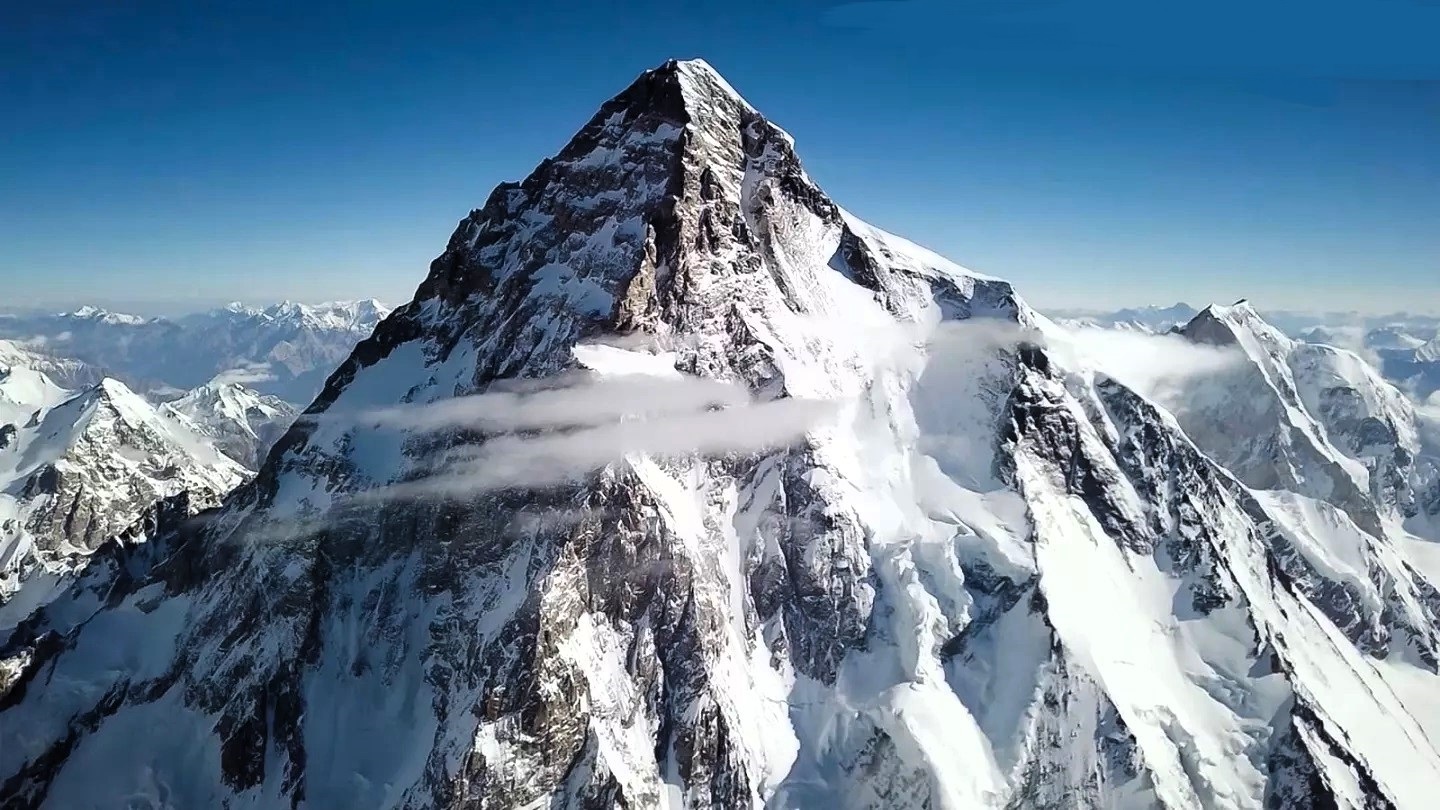 Sur le K2 des montagnes de déchets