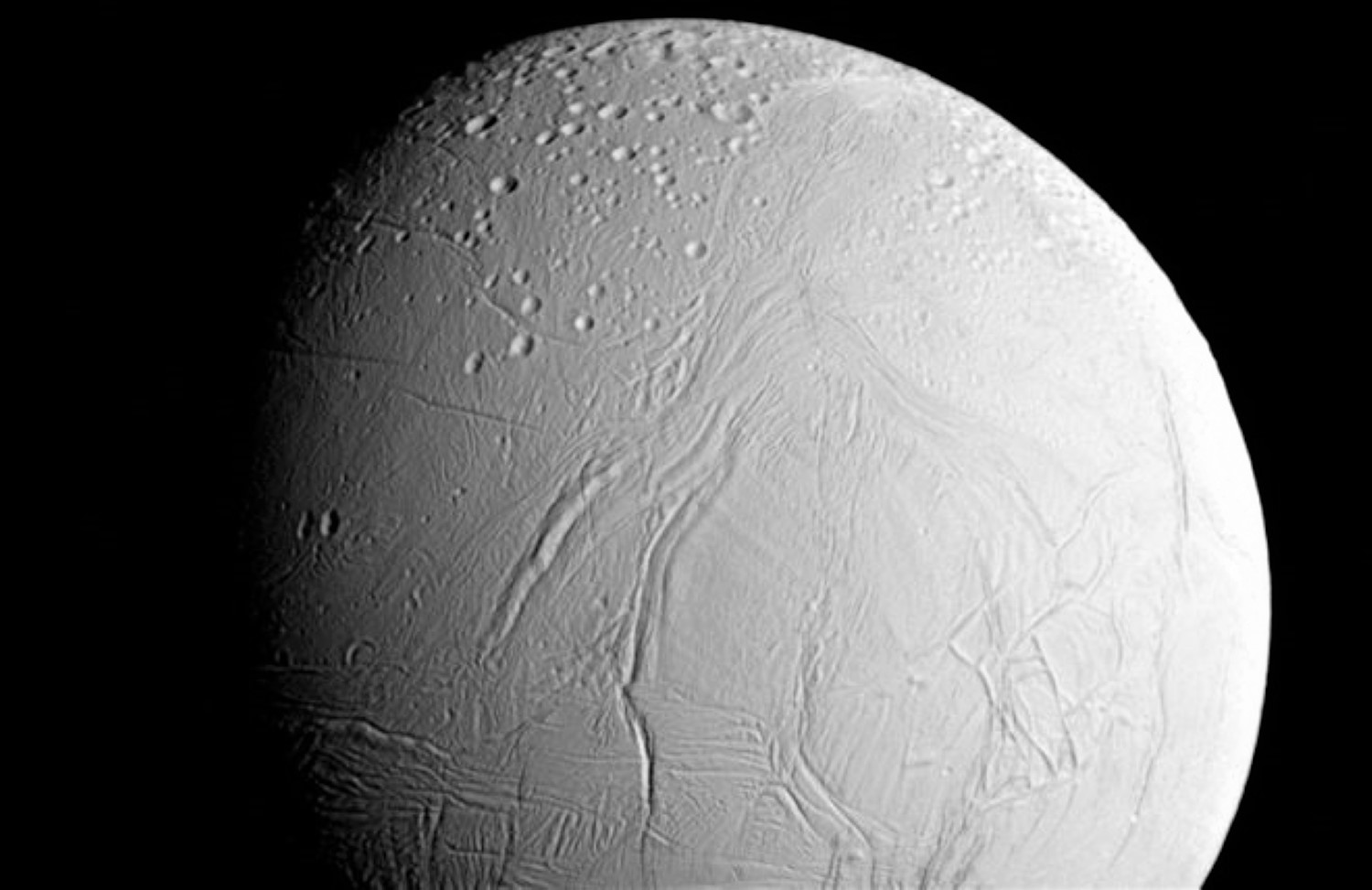 Un élément clef de la vie découvert sur Encelade une des Lunes de Saturne