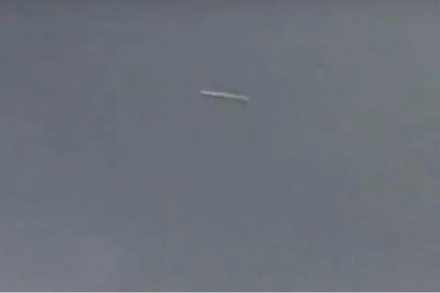 Un objet volant cylindrique filmé par un drone en Hongrie
