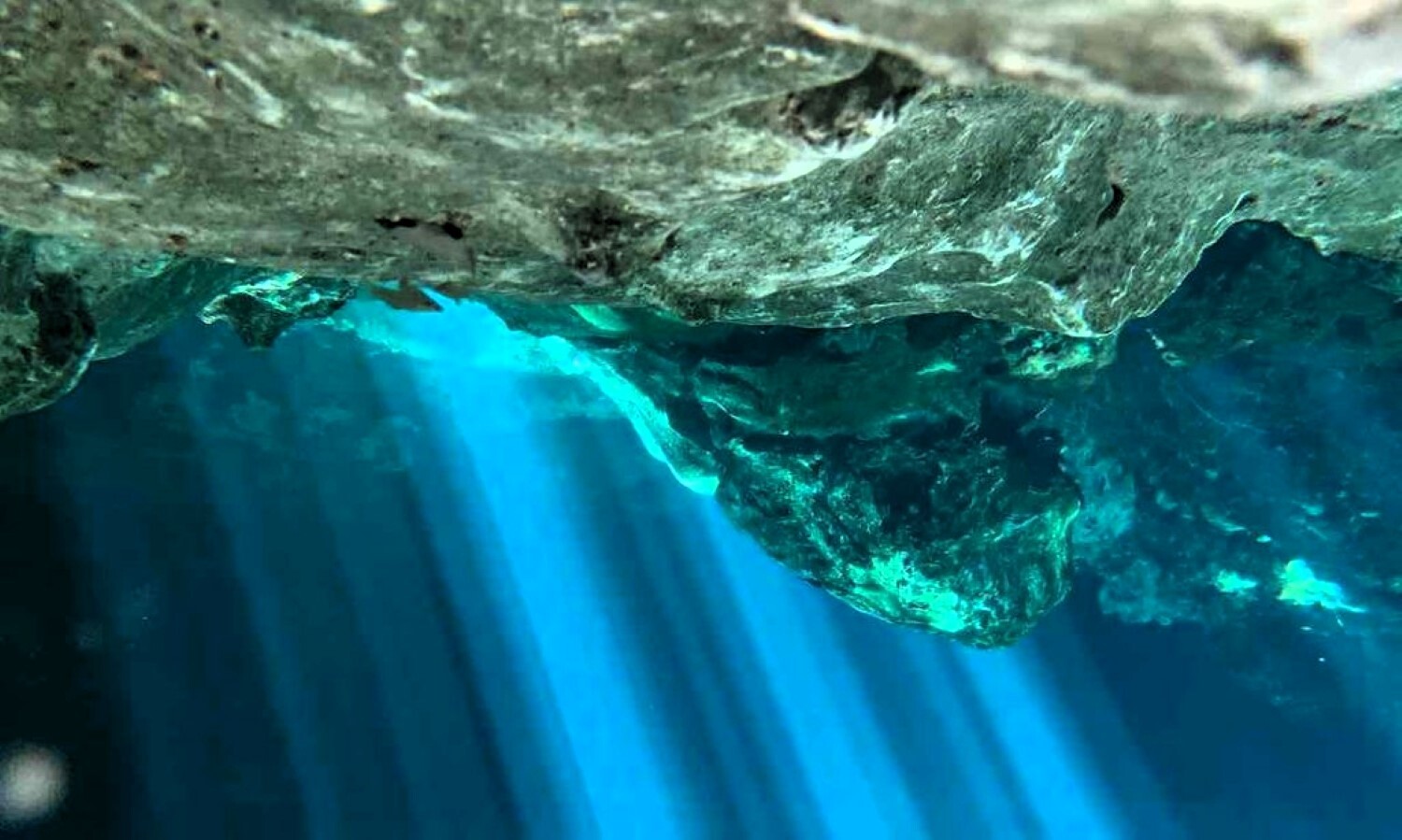 Un océan gigantesque à 700 km sous la surface de la Terre