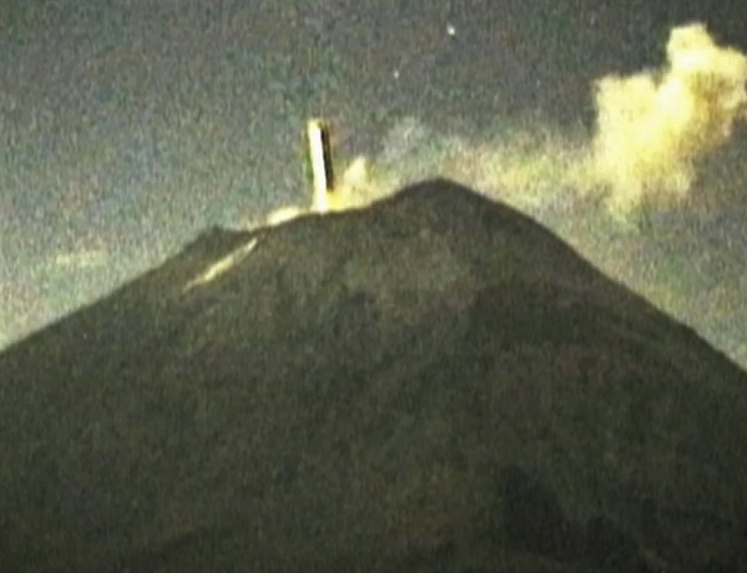 Un OVNI s'engouffre dans le volcan popocatepetl