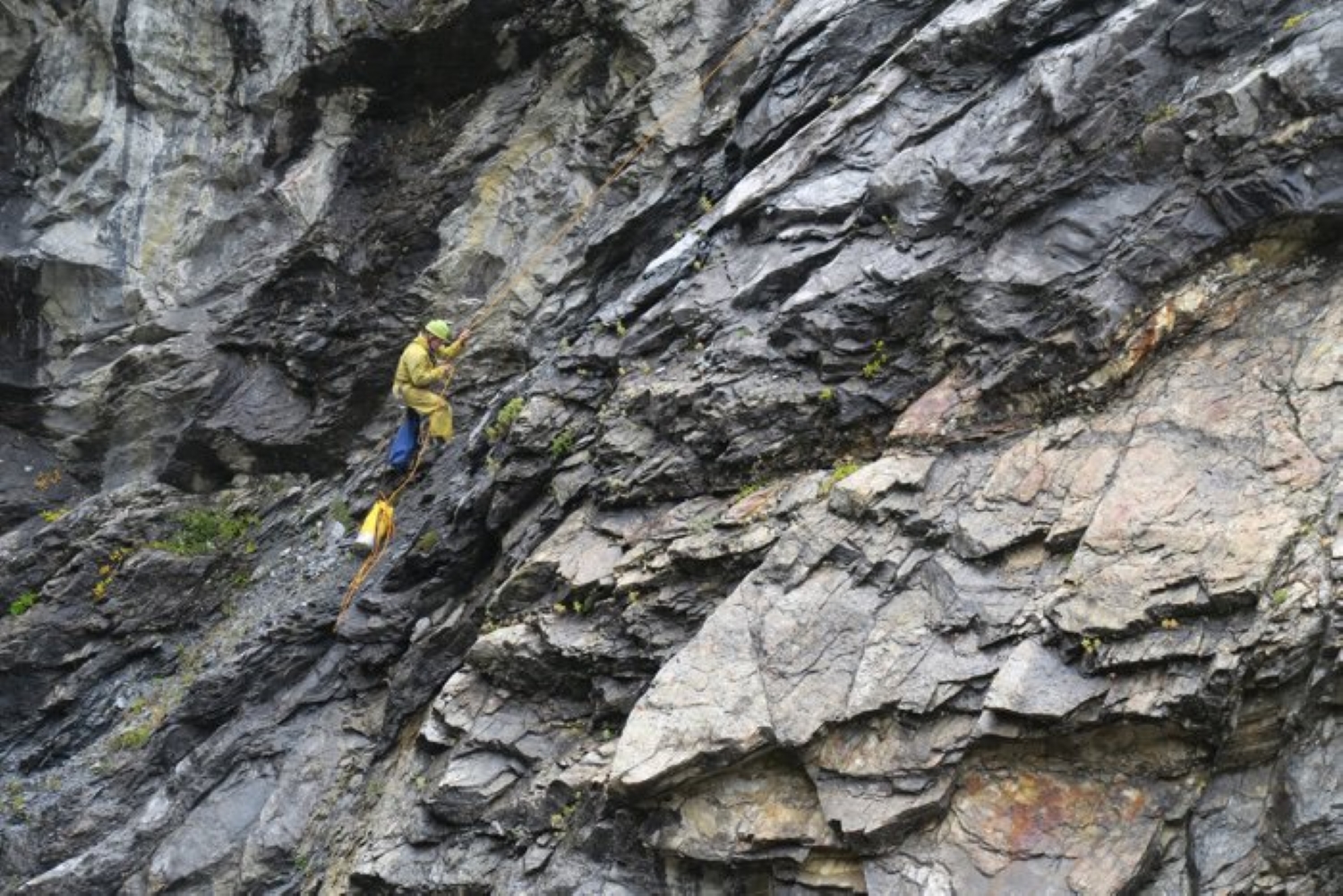 Une grotte gigantesque et inexplorée a été découverte au Canada